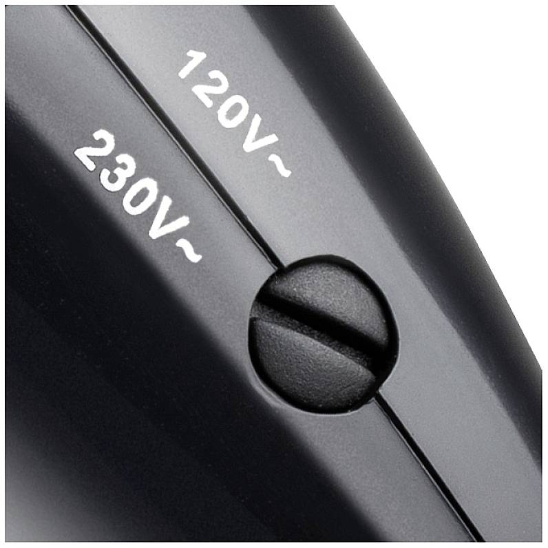 Närbild av en spänningsomkopplare med två alternativ: '120V~' och '230V~'. Omkopplaren är inställd på '230V~'.