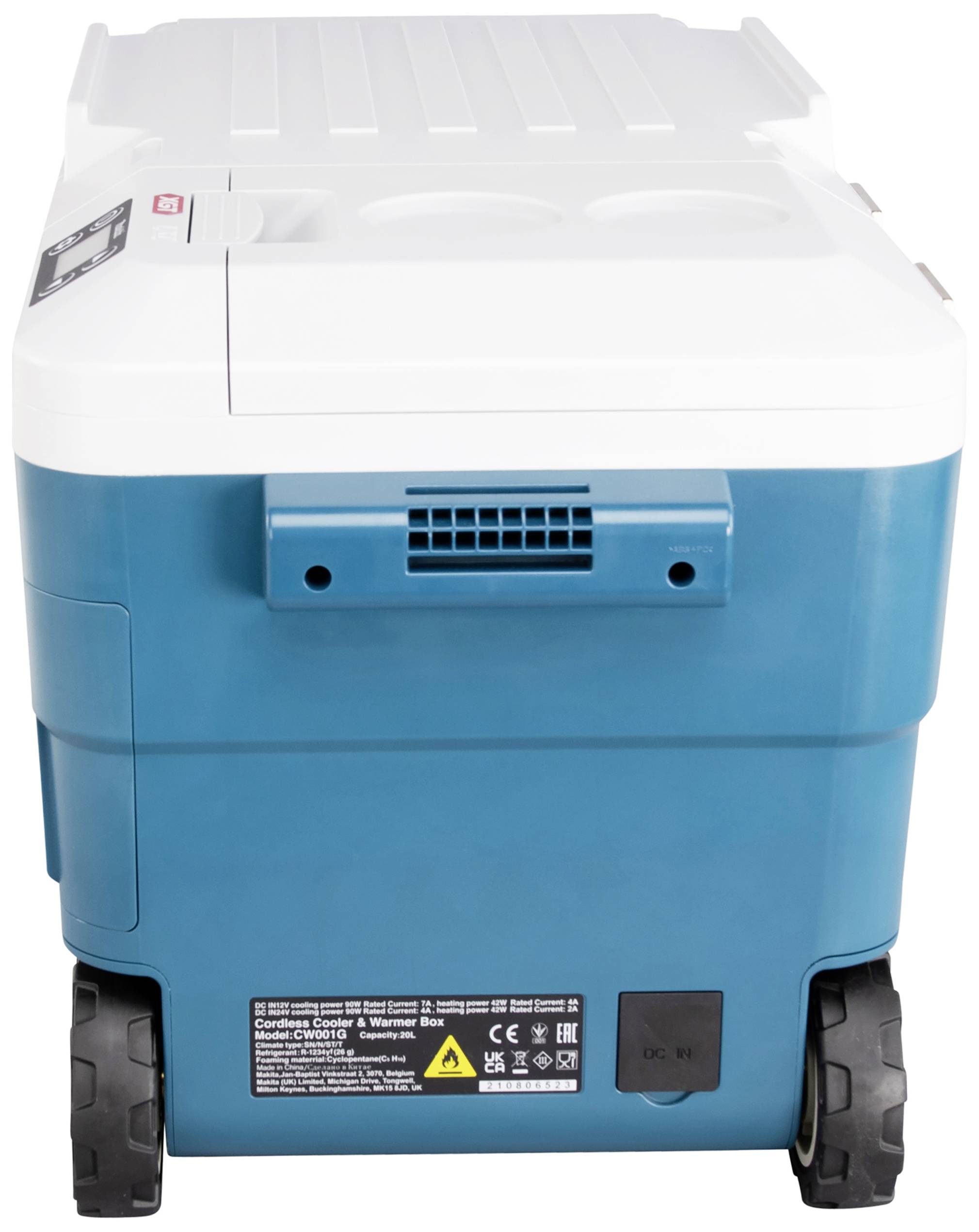 Bärbar kylbox med hjul i blått och vitt, ventilation framtill, klistermärke med varningsanvisningar och strömbrytare i nedre hörnet.