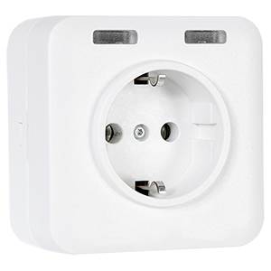 Vit vägguttag med två USB-portar på ovansidan; lämplig för användning inomhus för strömförsörjning.