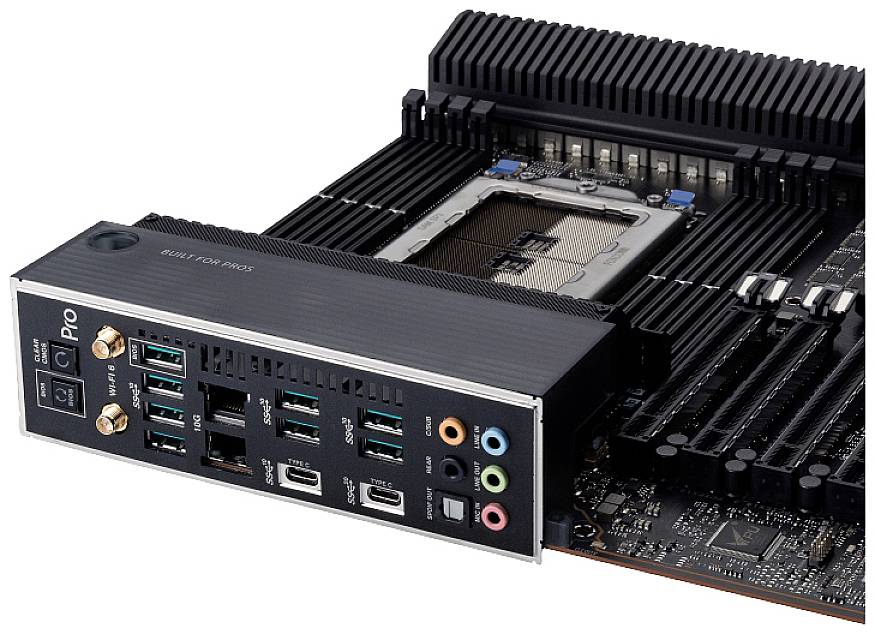 Datorhårdvara, visar moderkortet med CPU-sockel, kylare och anslutningar för USB, ljud och nätverk på baksidan.