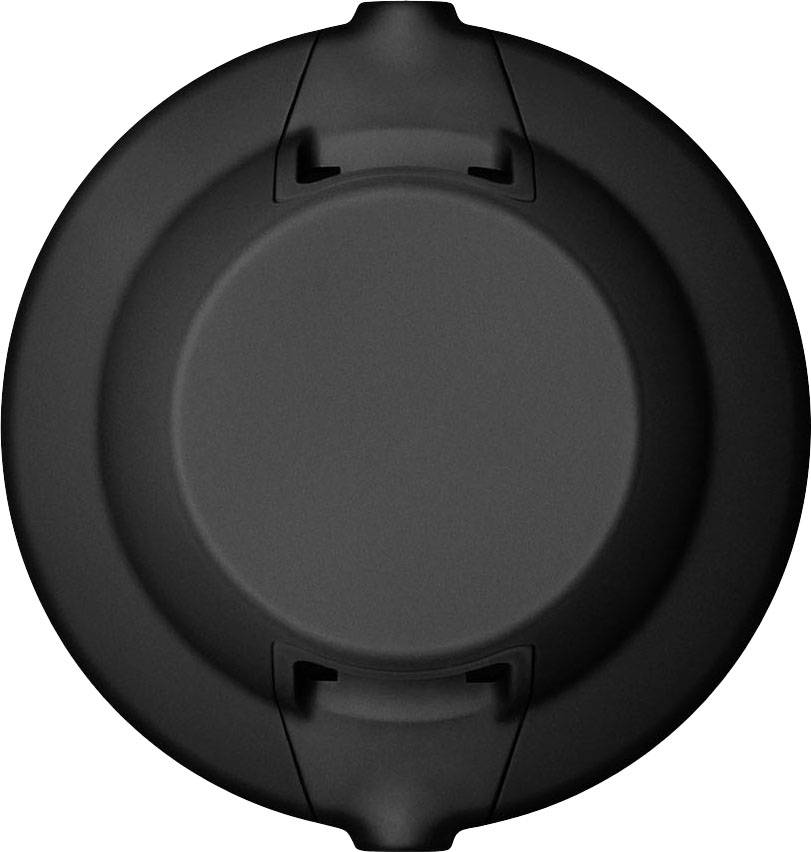 Svart cirkel med böjda kanter, sannolikt ett lock eller ett skydd, fotograferad uppifrån.
