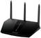 WLAN-router med tre antenner, svart, modell 'Nighthawk'. Utvecklad för höga hastigheter och förbättrad nätverkstäckning.