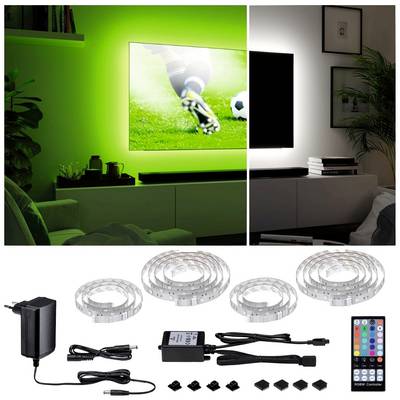 LED-ljusremsa-set med fjärrkontroll och nätadapter. Bilden visar ett användningsexempel bakom en TV som utstrålar grönt ljus.
