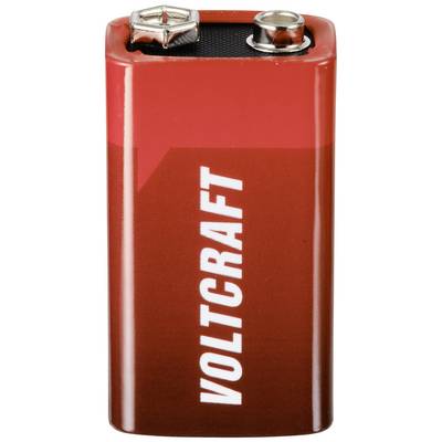 Röd 9V-blockbatteri med texten 'VOLTCRAFT' tryckt vertikalt i vit skrift. Ovanpå syns de två anslutningarna.
