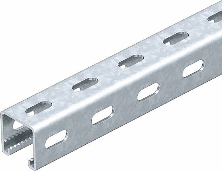 Metallskena med rektangulära urtag, ofta använd för kabelhantering eller byggnadsställningar.