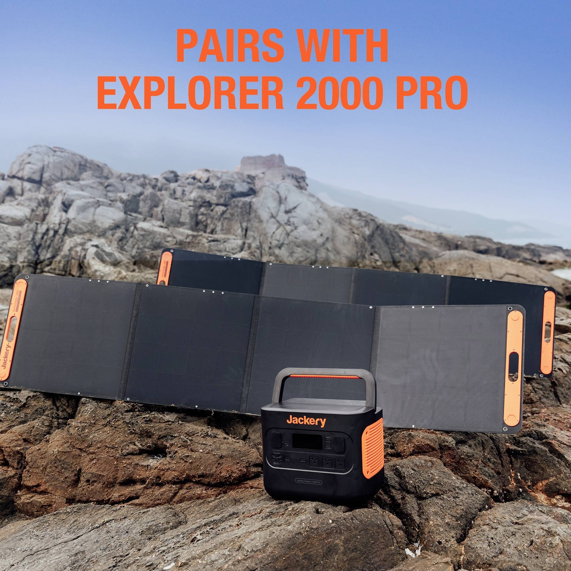 Bärbar solarpanel veckad mot en stenig bakgrund med reklamtext 'Passar Explorer 2000 Pro'.