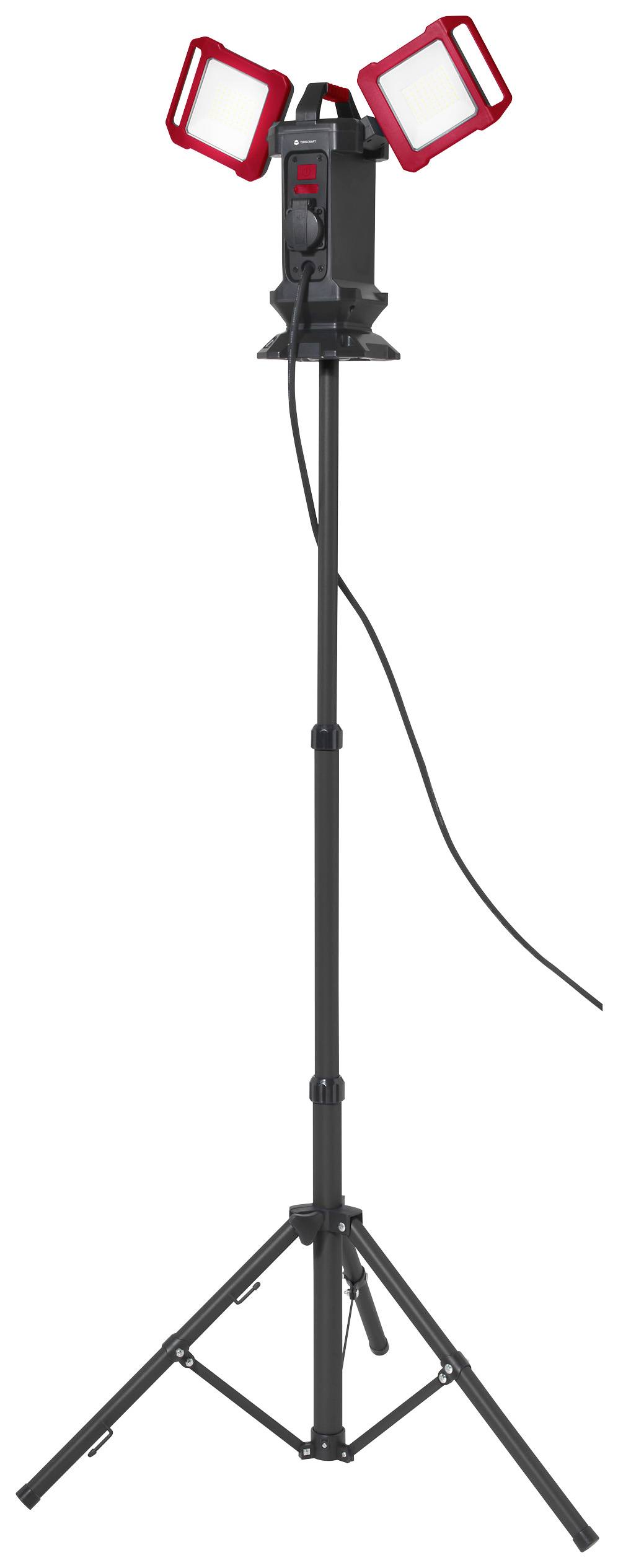 Ett stativ med två LED-strålkastare med röda kanter, som kan vridas i olika riktningar och är anslutna via en lång kabel.