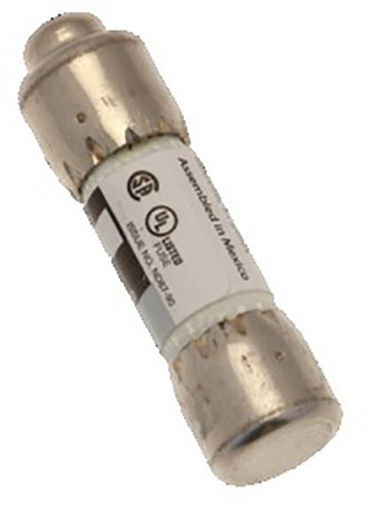 En cylindrisk säkring med metallhöljen och en vit etikett med text. Den är lämplig för elektriska kretsar.