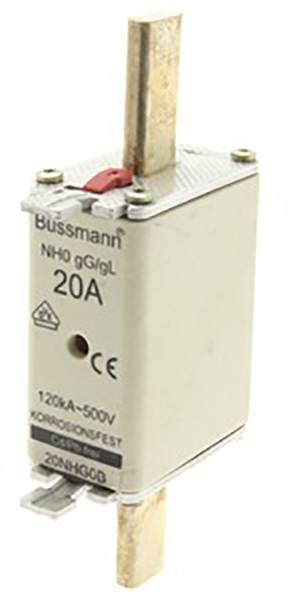En NH-säkring märkt 'Bussmann, NH0 gG/gL, 20A, 120kA-500V'. Metallklämmor, använd i elektriska installationer.