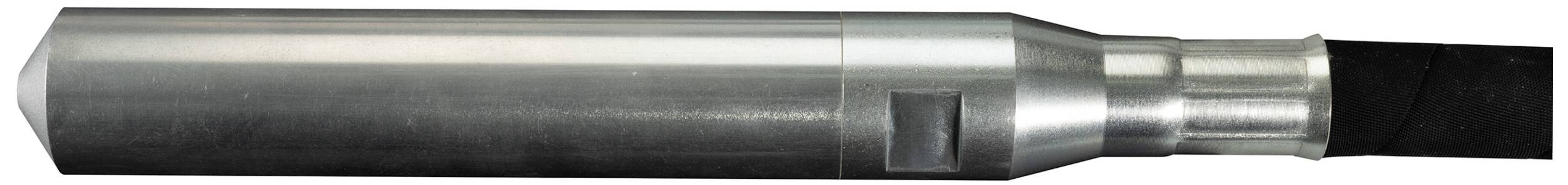 Ett silveraktigt, cylindriskt metallverktyg med ett svart handtag, möjligen ett borrtillsats.