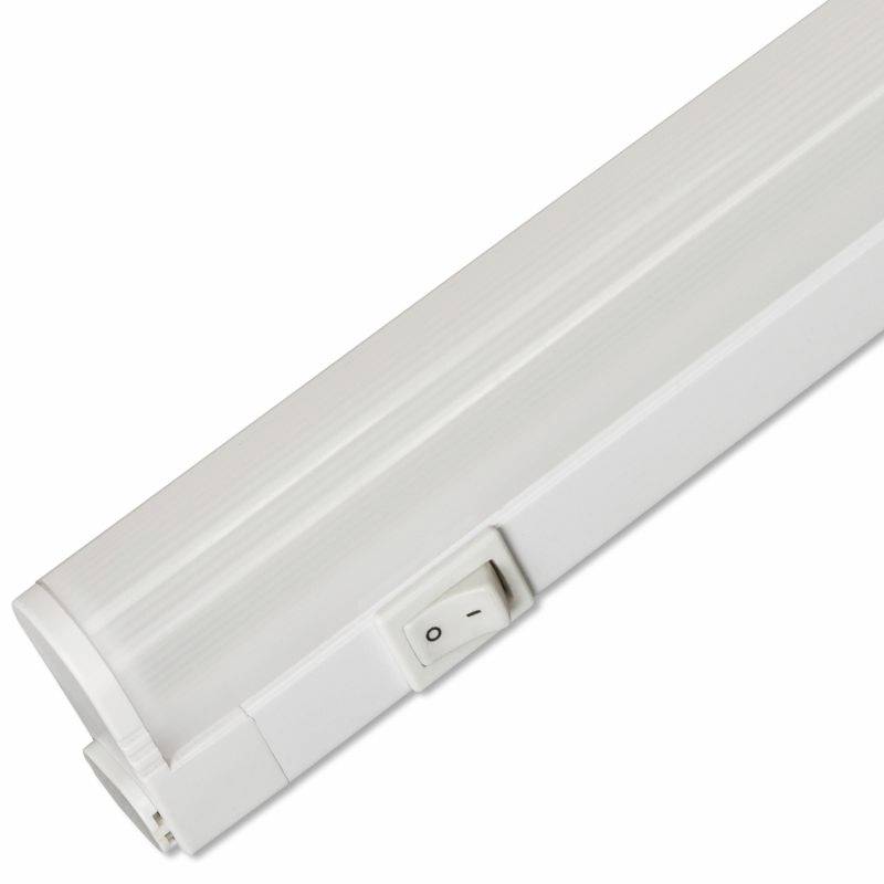 En vit LED-lampa med en strömbrytare på sidan, lämplig för vägg- eller takmontering, visar en modern belysningslösning.