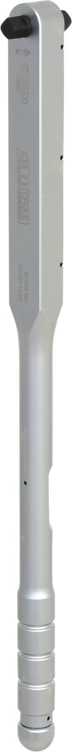 Silverfärgad handhållen skanner, rektangulär, med handtag och avrundade kanter, ofta använd vid säkerhetskontroller.