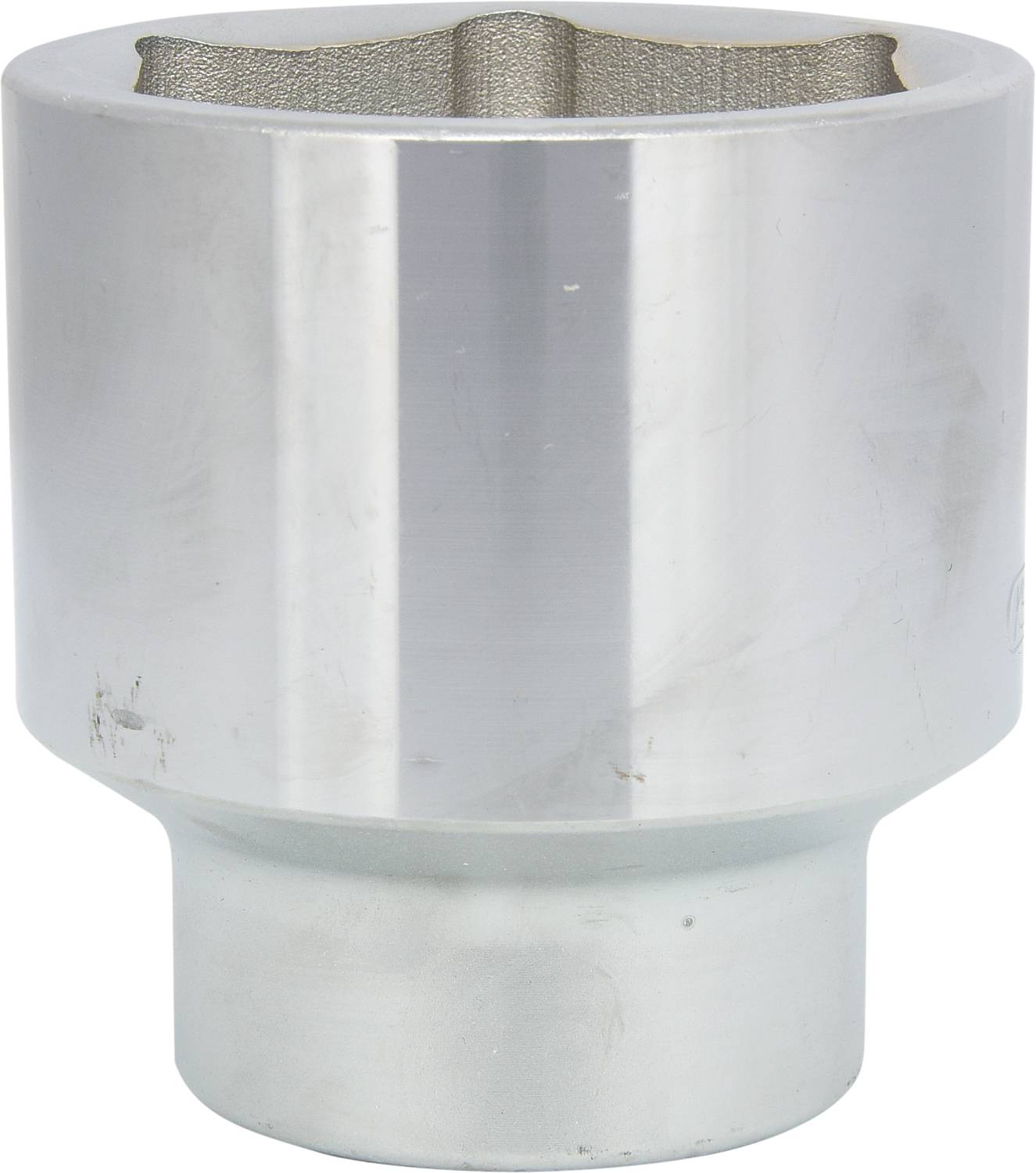 Metalliskt avgaskomponent, cylinderformad, silverglansig, med slät yta. Huvudsaklig detalj är det profilerade nätet inuti.