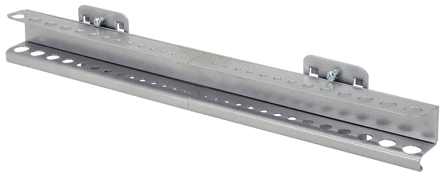 Metallskena med hålmönster, sannolikt avsedd för infästning eller montering i byggprojekt.