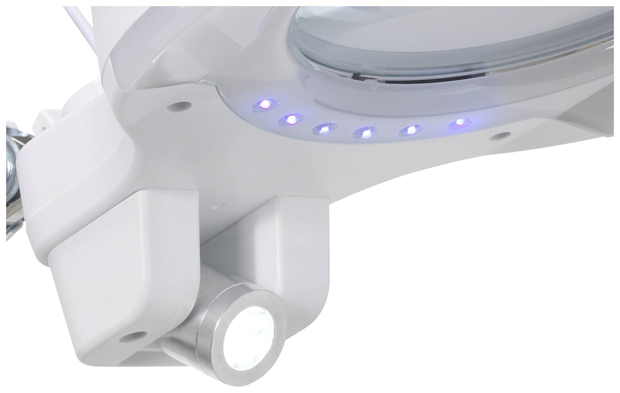 LED-lampa med ett lysande lins och blå LED-remsa på vit bakgrund. Den ser teknologisk och modern ut.