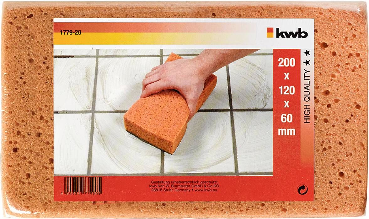 En hand rengör en kaklad yta med en orangefärgad, rektangulär svamp. Förpackningen visar mått 200x120x60 mm.