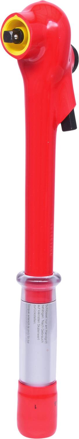 Röd verktyg med ett avlångt handtag och en gul ände. Det ser ut som en däckpump eller ett pumpmverktyg.