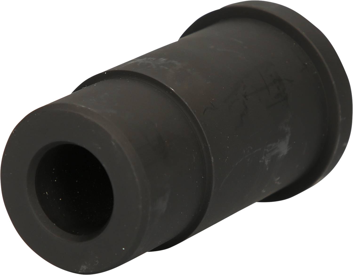 En svart, cylindrisk plastdetalj med räfflor i båda ändar, sannolikt en muffadapter eller slangkoppling.