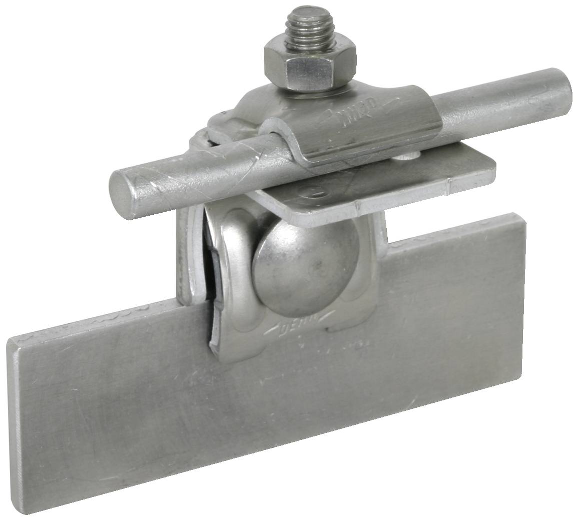 Ett metallstycke med ett rörligt kulled visar en fäst platta och en tvärgående stång, förbundna genom muttrar och skruvar.