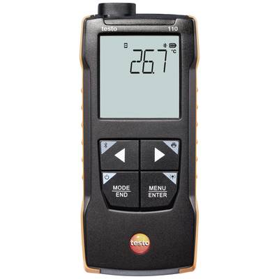 Digital termometer med displayvisning på 26,7 °C. Svart enhet med orangea accenter och reglage under displayen.