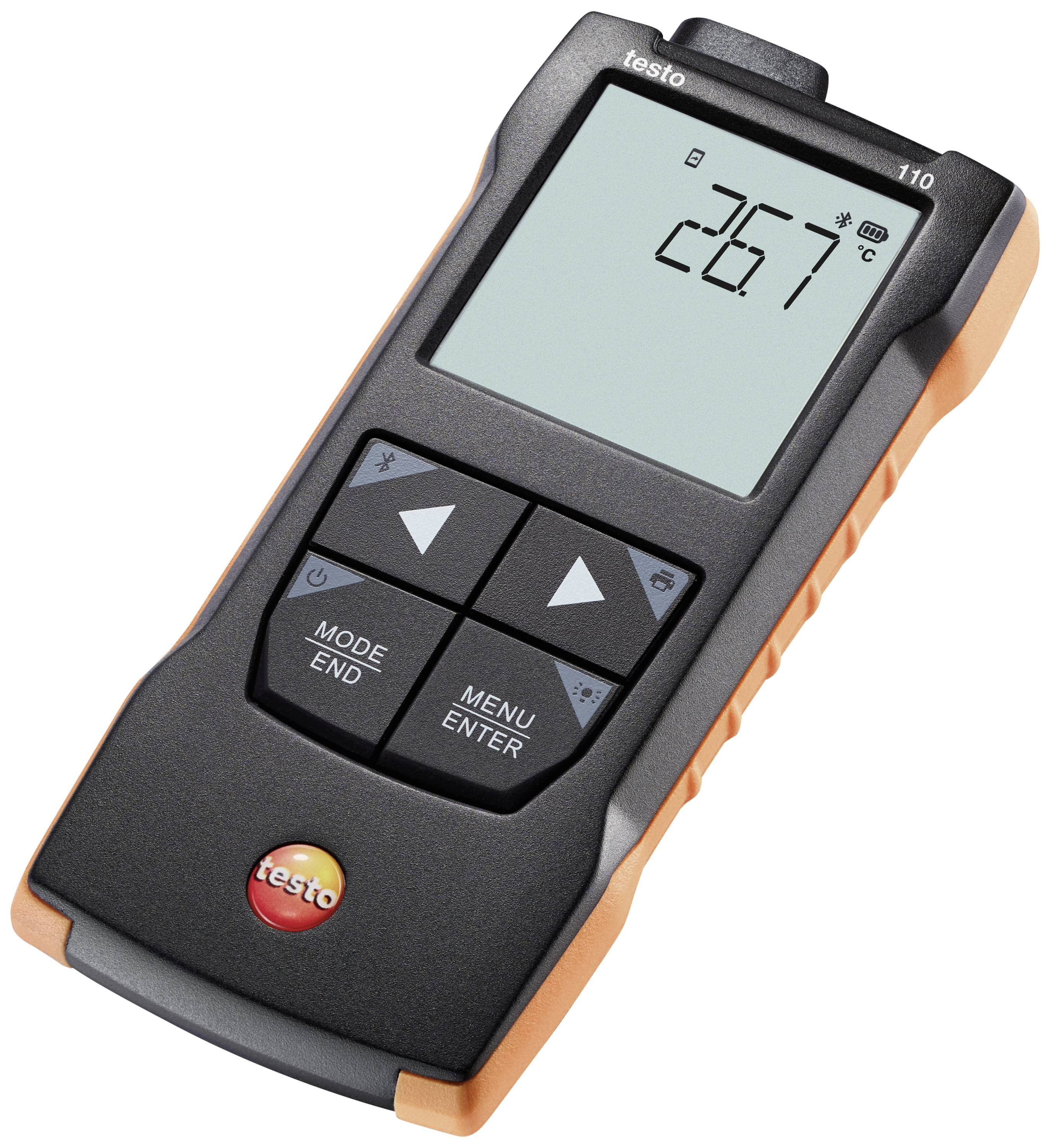 Ett digitalt termometer med stor display visar '26,7°C'. Den har funktionsknappar och en robust design, lämplig för exakta mätningar.