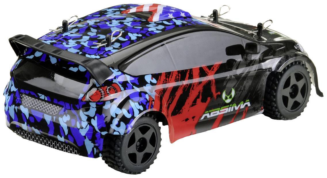 En färgglad, fjärrstyrd bil med ett blått, rött och svart mönstrat design står på sidan, visad i närbild.