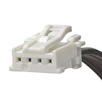 En vit, rektangulär plastpropp med fyra öppningar och en svart kabel. Lämplig för elektriska anslutningar.