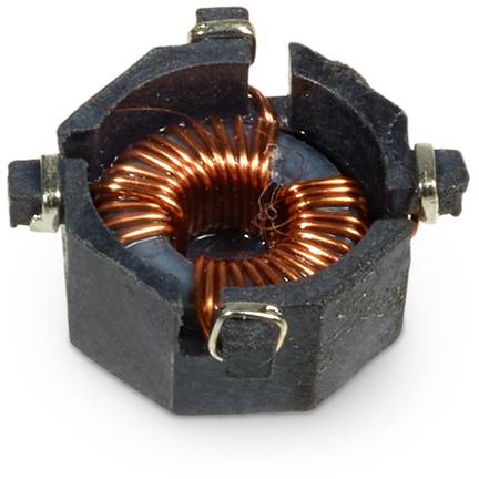 Elektronisk drossel med kopparfärgad tråd, monterad i ett öppet, sexkantigt fäste.