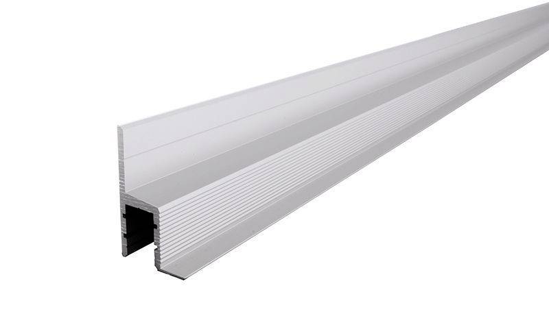 Aluminiumsprofil med U-formad spår, används för LED-stripsmontage, visar silver yta och sidoprofil.