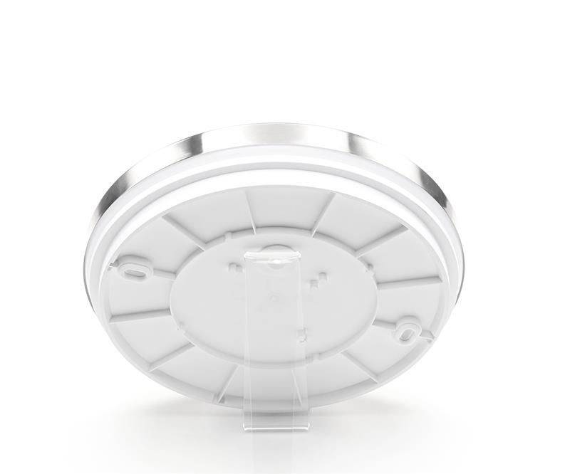 Bakre vy av en vit LED-taklampa med rund form och fästanordningar.