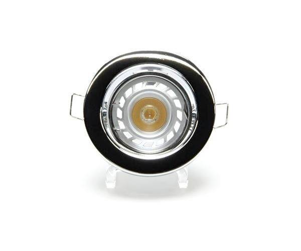 En LED-downlight med rund design och hölje i silver. I centrum är den orangefärgade LED-ljuskällan synlig.