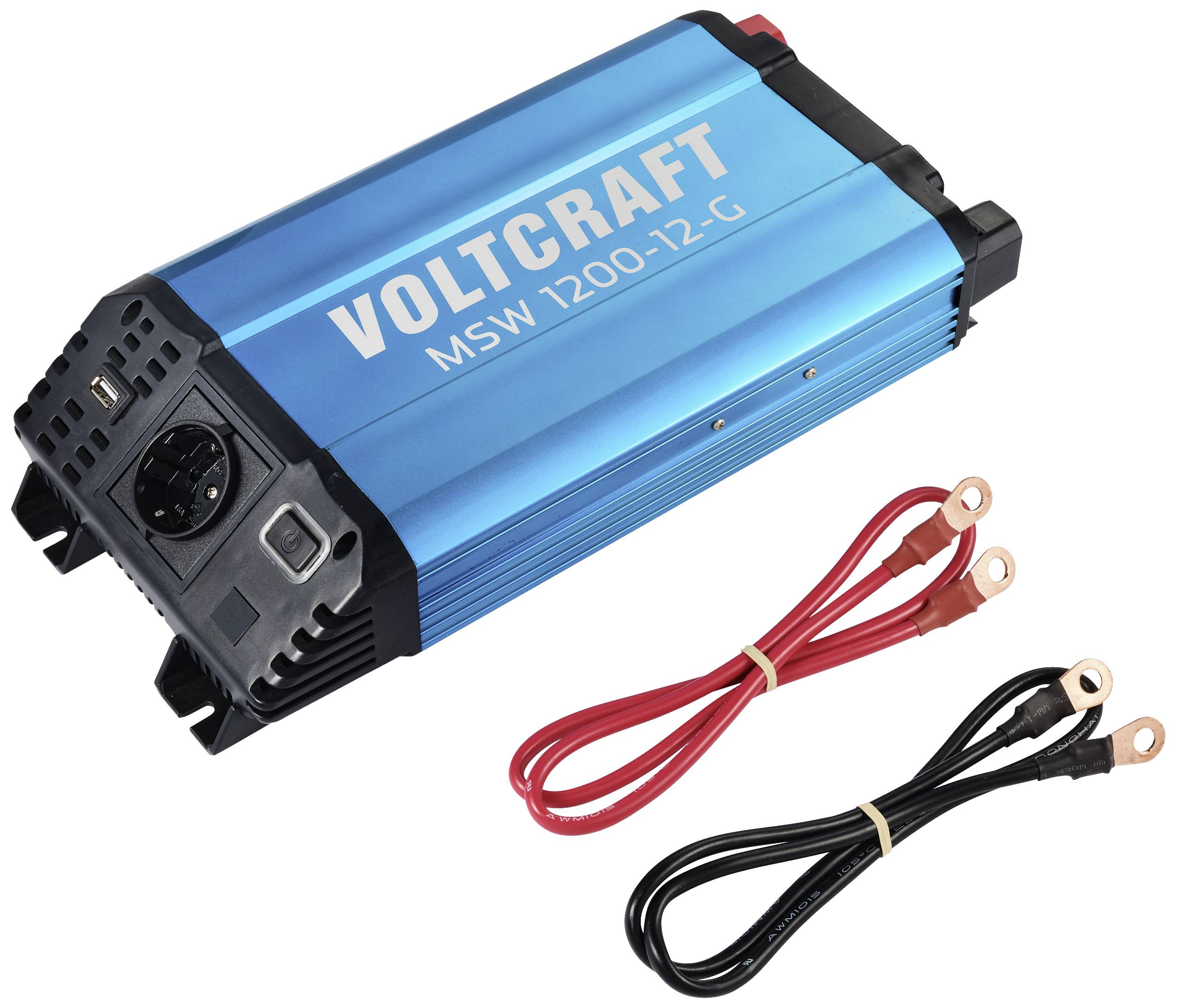 Blå Voltcraft spänningsomvandlare MSW 1200-12-G med två kablar. Den omvandlar 12V likström till 230V växelström.