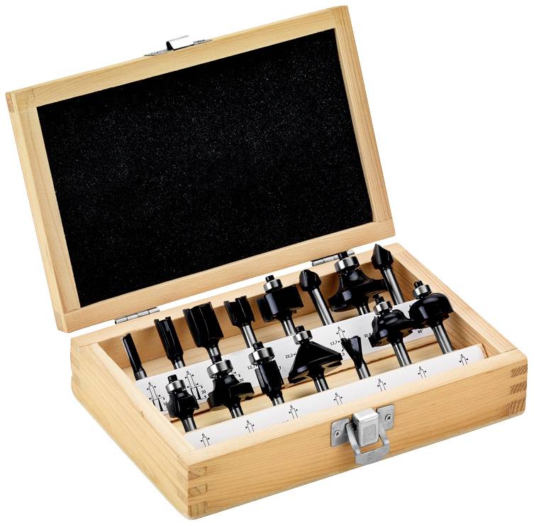 En öppen träbox med en uppsättning olika fräsar, noggrant arrangerade, lämpliga för träarbeten.