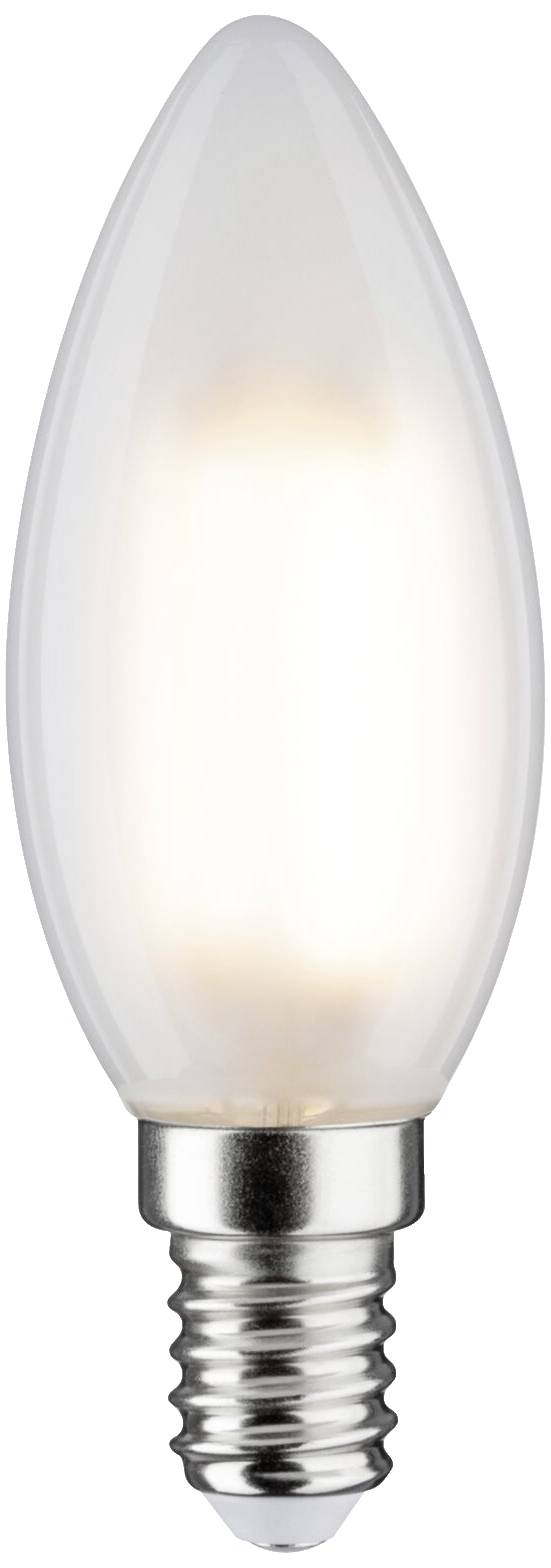 En vit, ljusformad glödlampa med silvrig sockel, som lyser varmt vitt. Lämplig för dekorativ belysning.