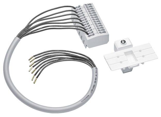 En vit kabelkontakt med flera svarta kablar och en separat, vit fästanordning med skruv. Lämplig för elinstallation.