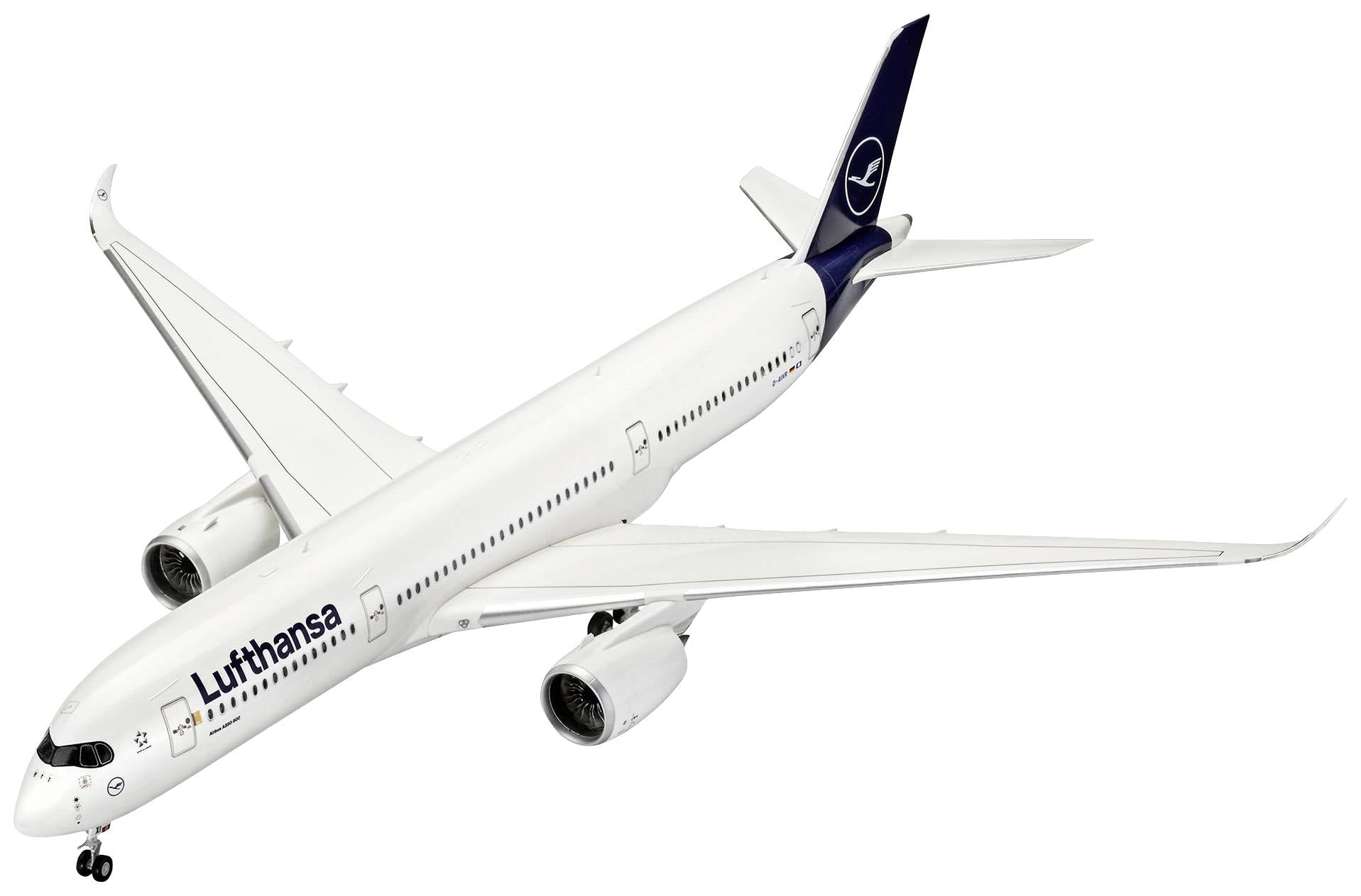 Ett vitt trafikflygplan med Lufthansa-logotyp flyger framför en neutral bakgrund. Det är ett modernt passagerarflygplan.
