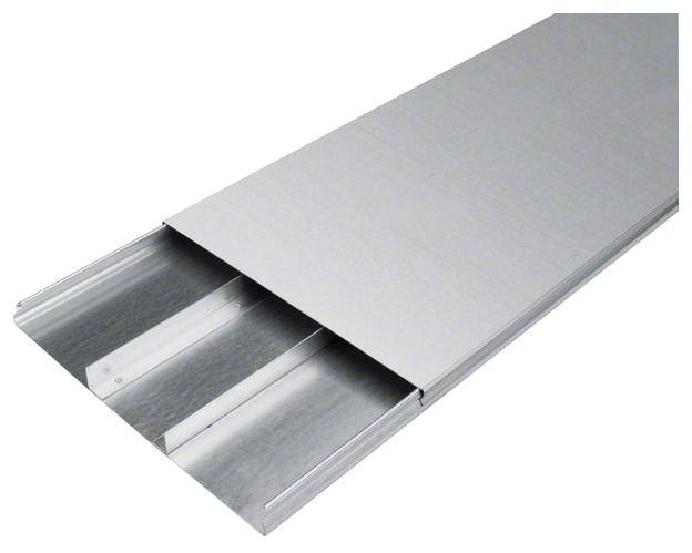 En metallbit i rektangulär form med överlappande profil. Den verkar vara lämplig för byggnads- eller industriella tillämpningar.
