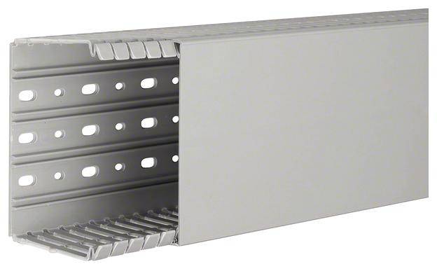 Grå kabelkanal med smala ventilationsöppningar på sidan, lämplig för hantering och organisering av kablar i elektriska installationer.