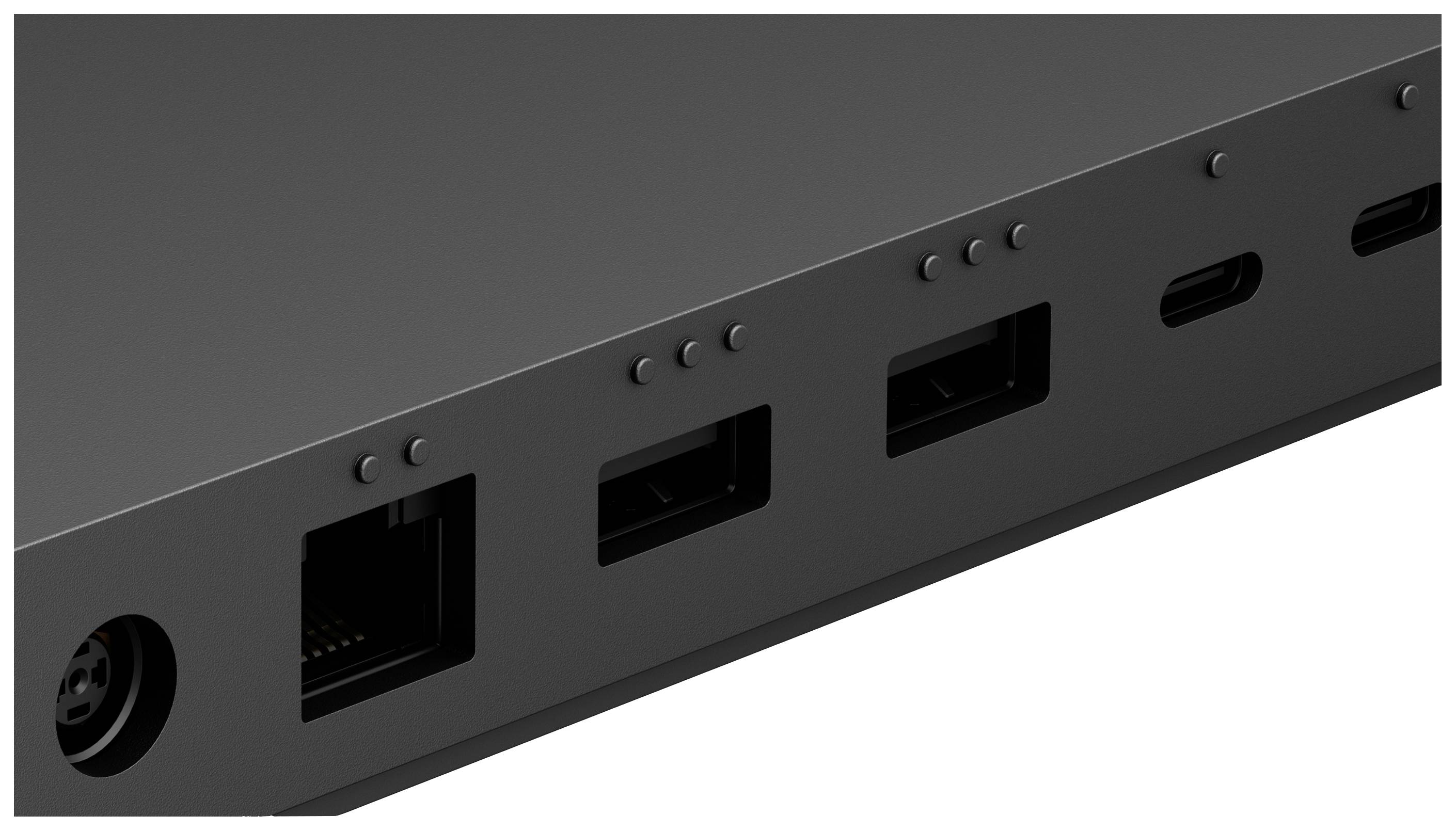 Närbild av en enhet med flera anslutningsportar, inklusive USB- och nätverksgränssnitt.