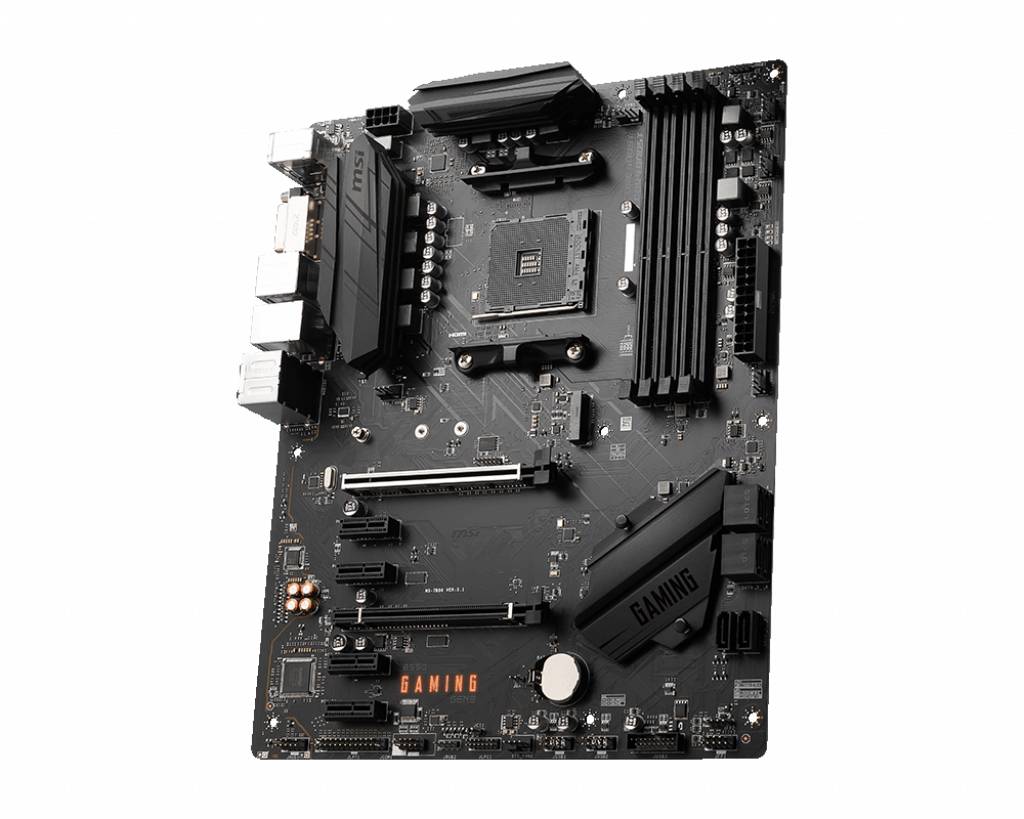 Ett svart moderkort med flera PCI-E-expansionsplatser, RAM-socklar och en CPU-sockel. Etiketter visar 'GAMING'.