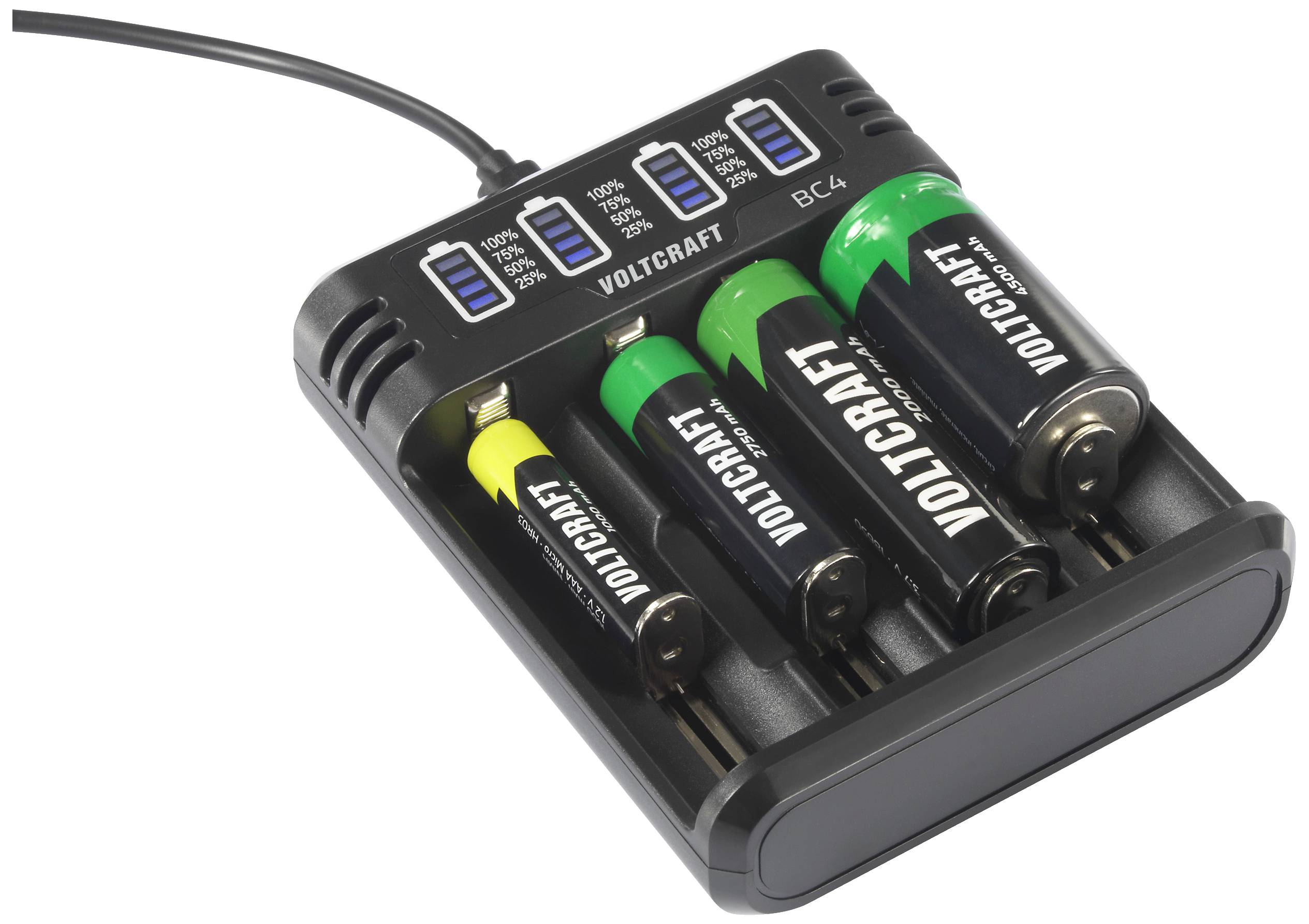 En laddare med fyra AA-batterier, varav två gröna, ett svart och ett gult. Utrustad med en LCD-skärm för laddningsindikering.