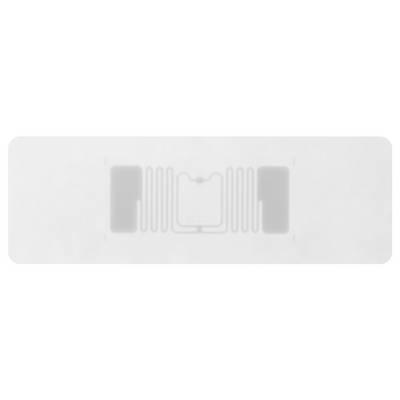 En RFID-tagg i form av en klisteretikett, som består av ett litet chip i mitten och en omgivande antenn, på grå bakgrund.