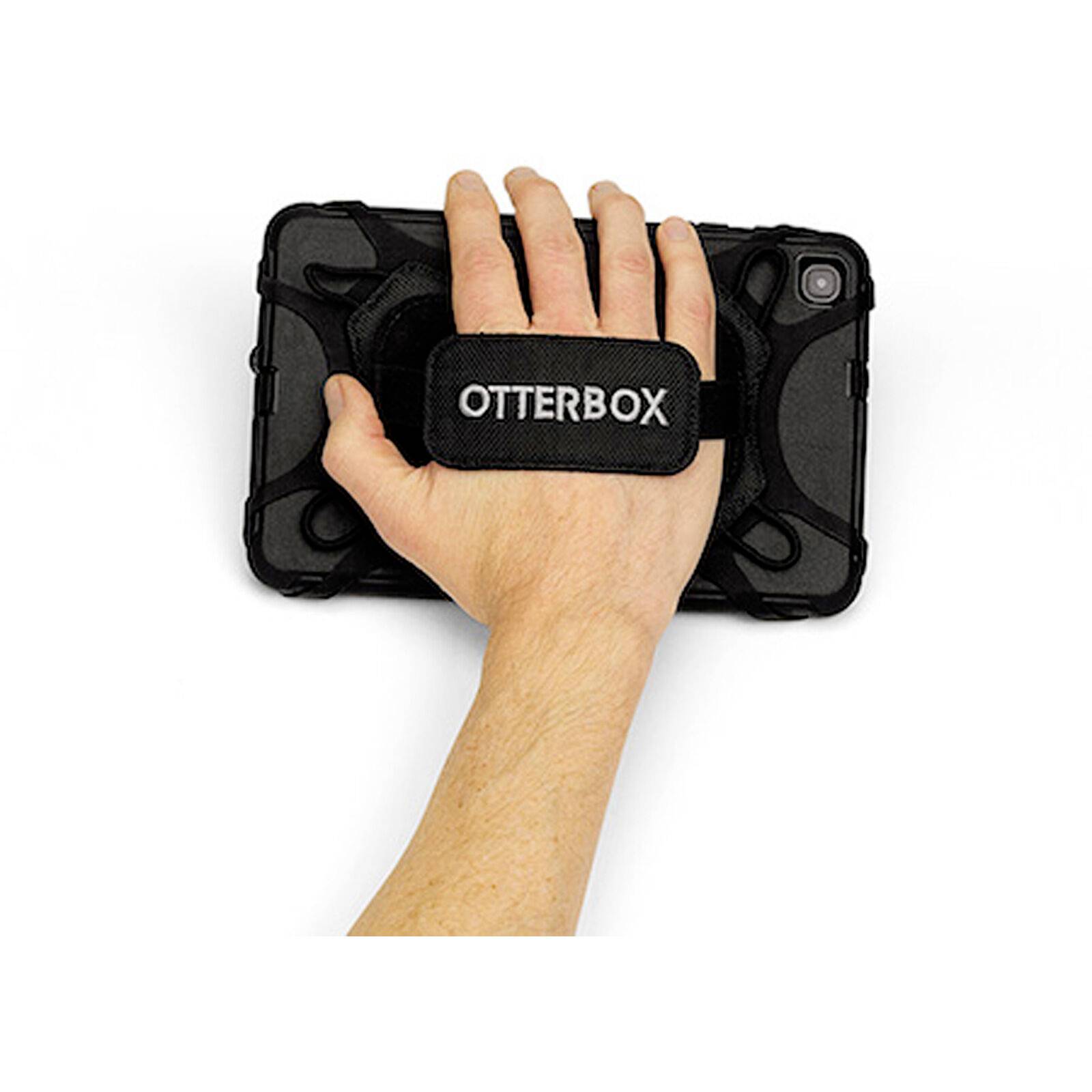 En mänsklig hand håller en svart surfplatta med ett elastiskt hållband märkt 'OTTERBOX', och säkerställer stabilitet och kontroll.
