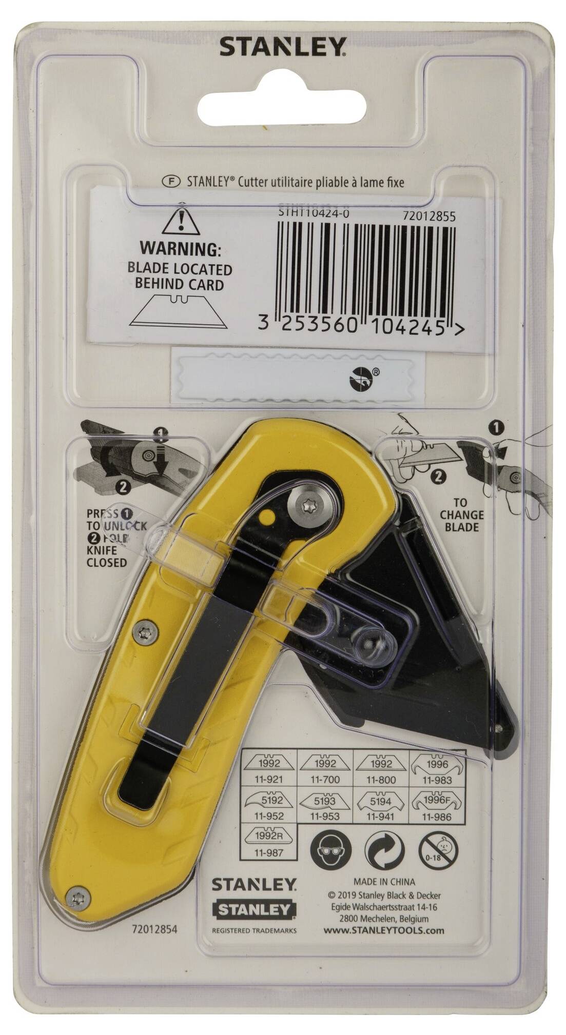 Förpackning för en gul Stanley fällkniv med svart handtag. Varningstext: 'Blad bakom kortet'. Diagram visar knivmekanismen.