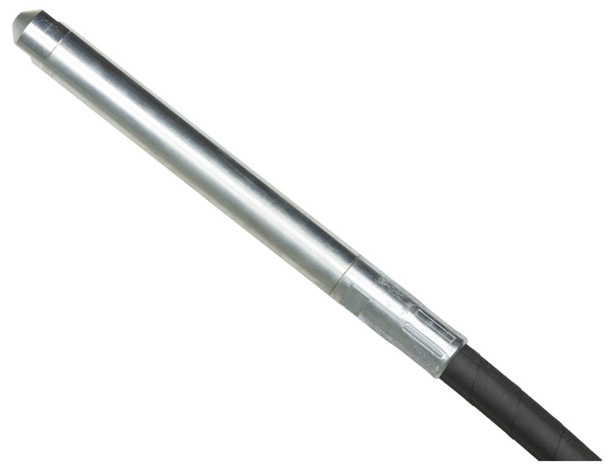 Vibrationsnål av metall med svart kabel, använd för betongpackning vid byggnadsarbeten.