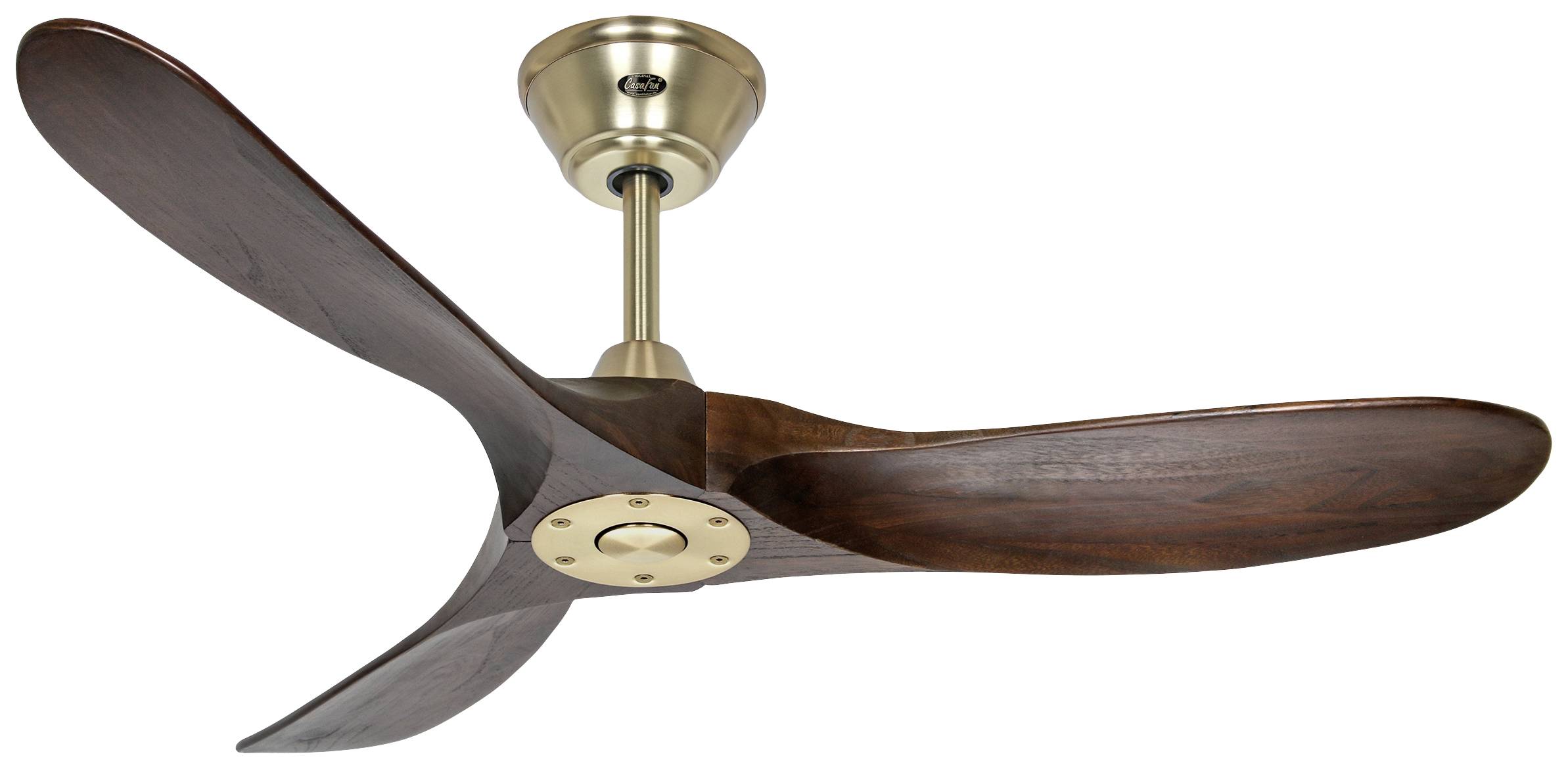 Takfläkt med tre mörka träblad och ett metalliskt, guldaktigt hölje, monterad i taket.
