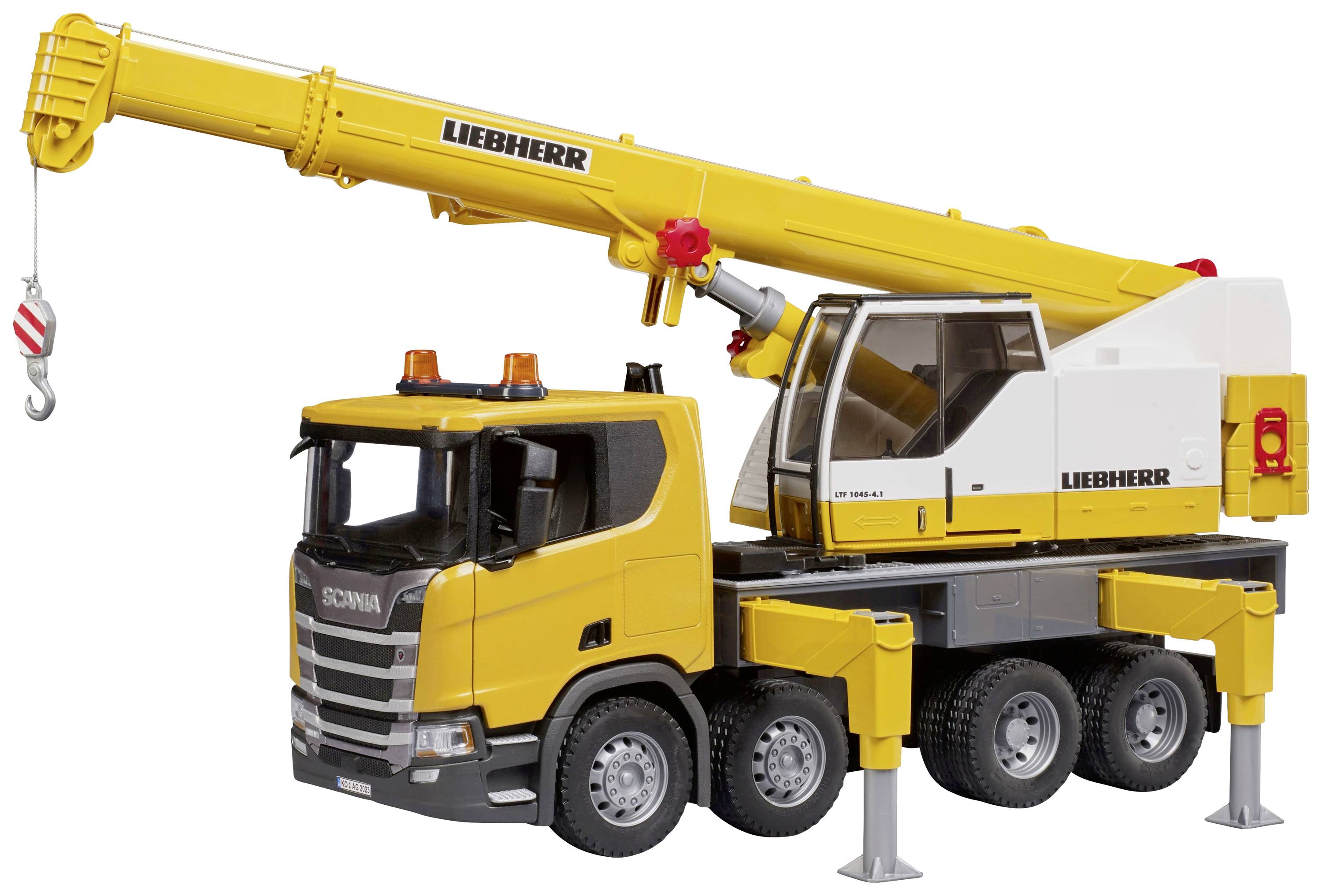 En gul leksakskran på ett fordon med flera hjul, märkt med logotypen 'Liebherr', befinner sig på en vit bakgrund.