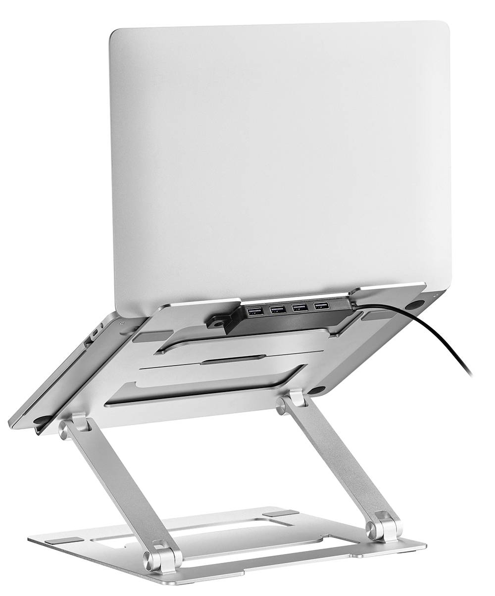 Tre-fjärdedels vy av en bärbar dator på ett justerbart, silverfärgat aluminiumstativ. Laptopen är ansluten med en kabel.