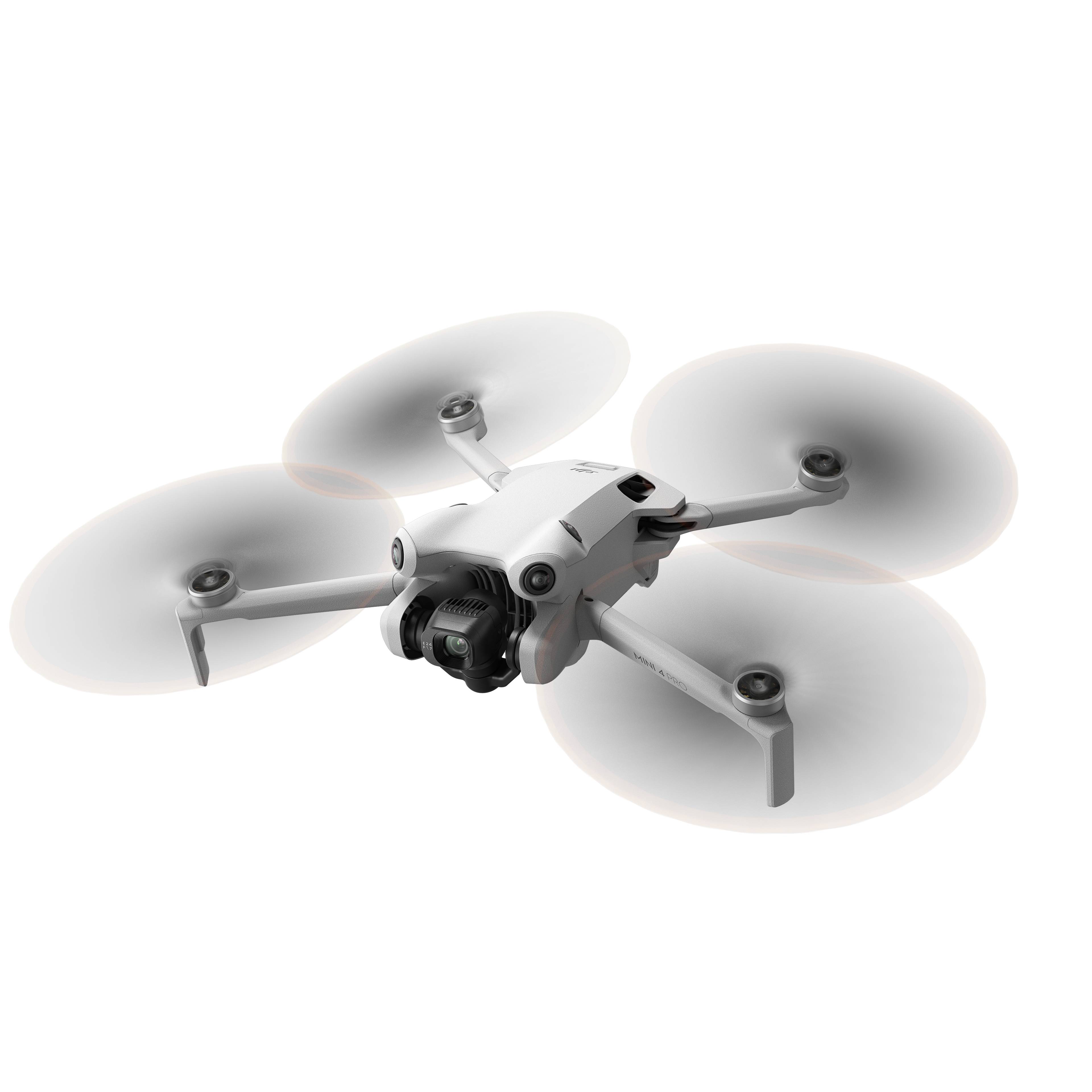 En vit fyrrotor-drönare med fyra rotorer och ett kamera längst fram. Sedd ovanifrån mot en vit bakgrund.