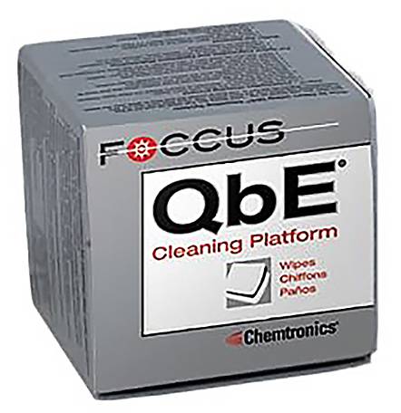 Grå förpackning med texten 'QbE Cleaning Platform' och Chemtronics logotyp. Innehåller rengöringsdukar.